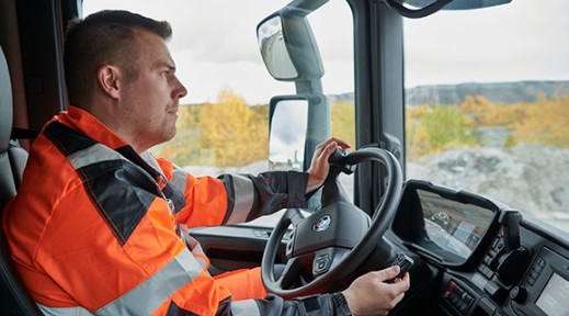 Operator wearing vibration monitoring wearable device in haul truck cab